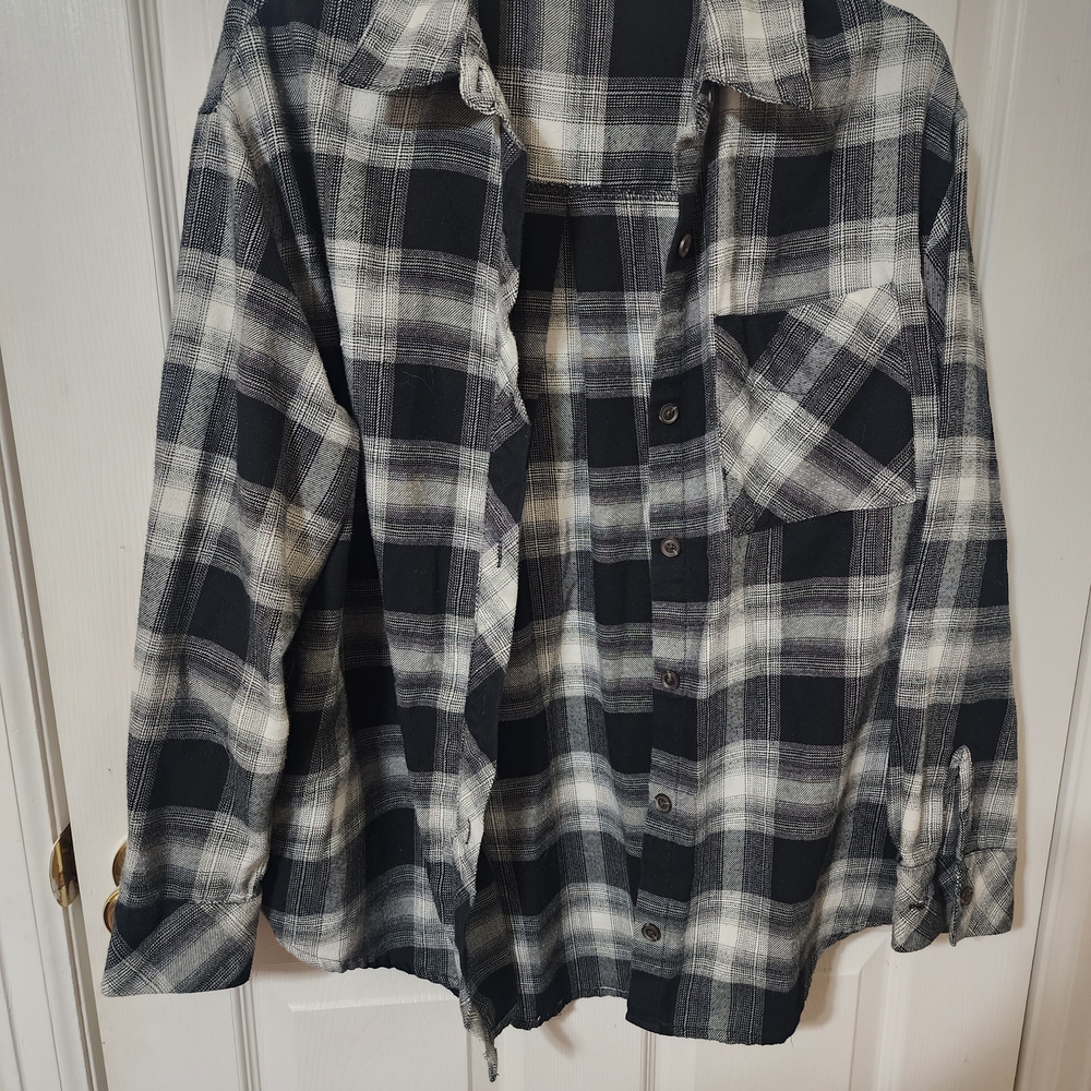 Wild Fable Monochrome Plaid Shirt Size Medium
